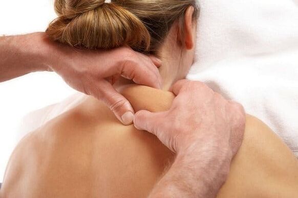 Massage hëlleft den Zoustand vun der Osteochondrose ze verbesseren
