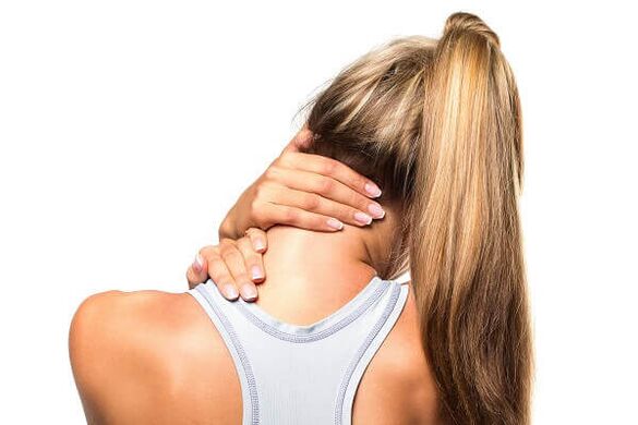Osteochondrosis vun der cervical Wirbelsail manifestéiert sech als Péng am Hals a Schëlleren